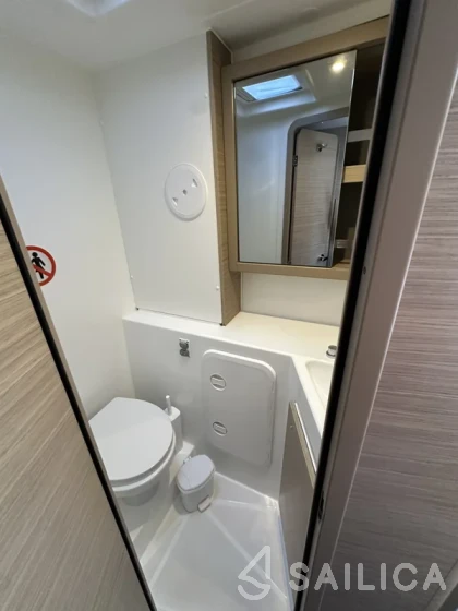 Lagoon 42 - Yacht Charter Sailica