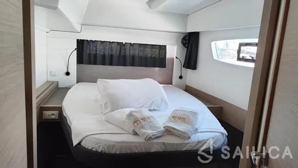 Astréa 42 - Yacht Charter Sailica