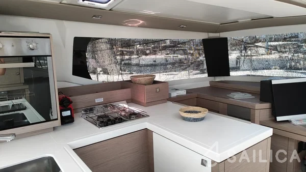 Astréa 42 - Yacht Charter Sailica