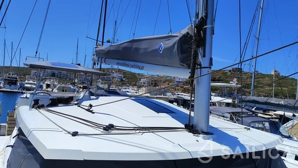 Astréa 42 - Yacht Charter Sailica