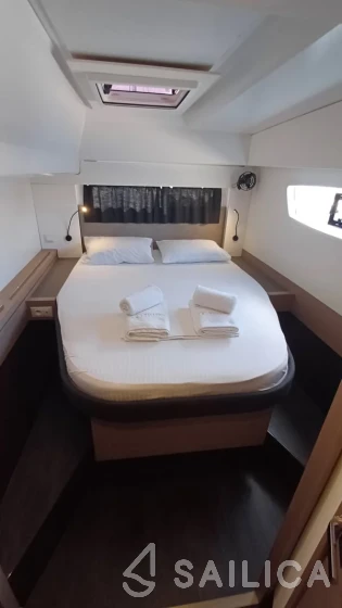 Astréa 42 - Yacht Charter Sailica