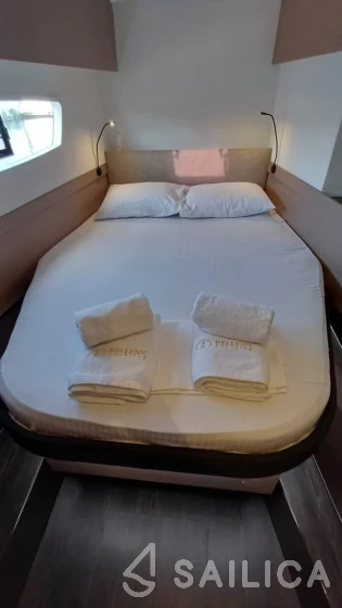 Astréa 42 - Yacht Charter Sailica