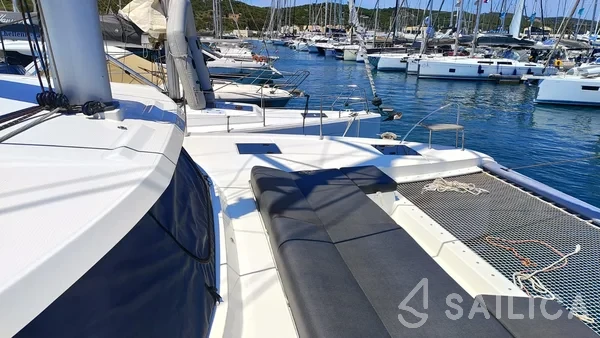 Astréa 42 - Yacht Charter Sailica