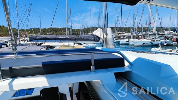 Astréa 42 - Yacht Charter Sailica