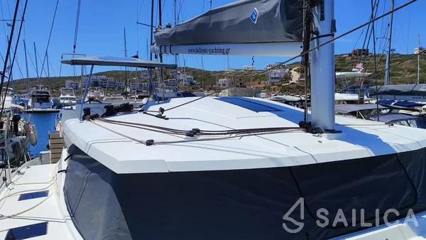 Astréa 42 - Yacht Charter Sailica