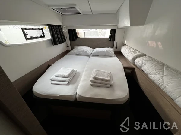 Elba 45 - Yacht Charter Sailica