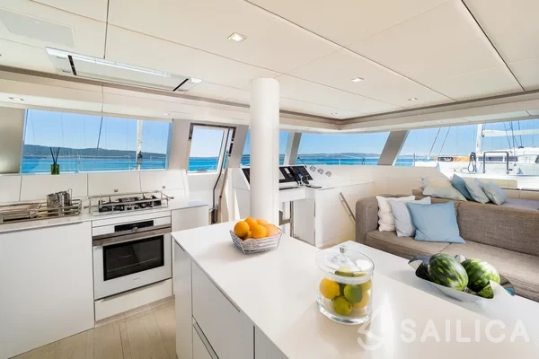 Sunreef 50 - Yacht Charter Sailica