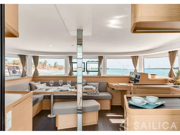 Lagoon 42 - Yacht Charter Sailica
