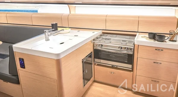 Dehler 38 SQ - Yacht Charter Sailica