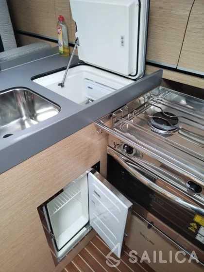 Dehler 38 SQ - Yacht Charter Sailica