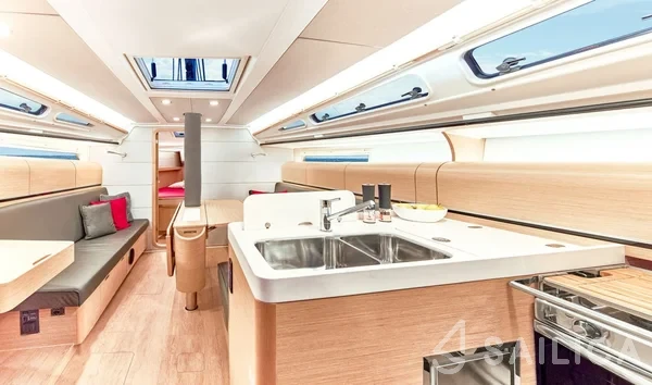 Dehler 38 SQ - Yacht Charter Sailica