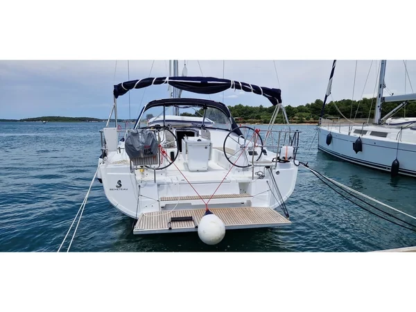 Oceanis 40.1 - Yacht Charter Sailica