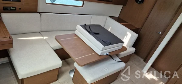 Oceanis 40.1 - Yacht Charter Sailica