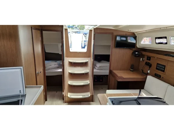 Oceanis 40.1 - Yacht Charter Sailica