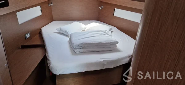 Oceanis 40.1 - Yacht Charter Sailica