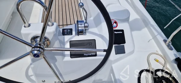 Oceanis 40.1 - Yacht Charter Sailica