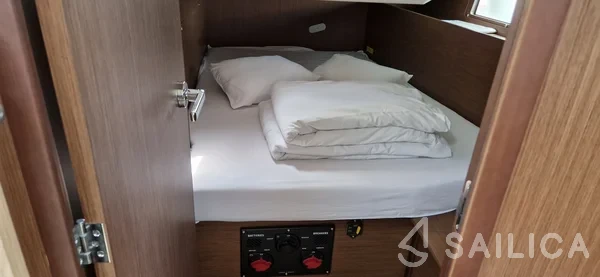 Oceanis 40.1 - Yacht Charter Sailica