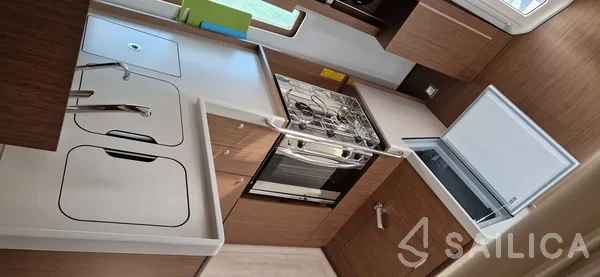 Oceanis 40.1 - Yacht Charter Sailica