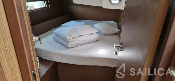 Oceanis 40.1 - Yacht Charter Sailica