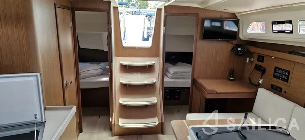 Oceanis 40.1 - Yacht Charter Sailica
