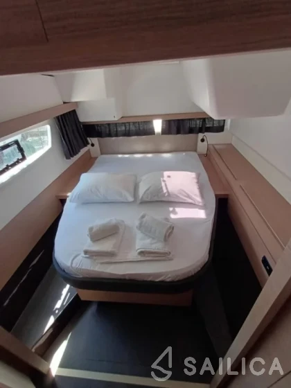 Isla 40 - Yacht Charter Sailica