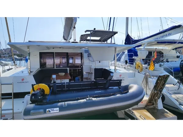 Isla 40 - Yacht Charter Sailica