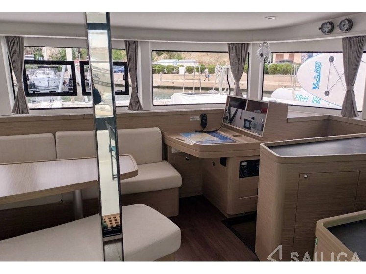 Lagoon 42 - Yacht Charter Sailica