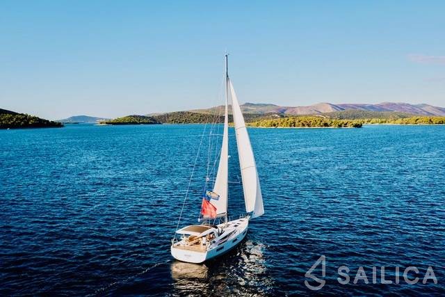 Jeanneau 60 - Yacht Charter Sailica