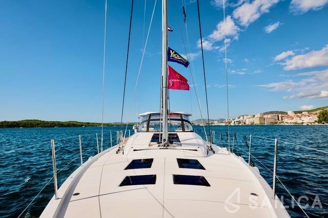 Jeanneau 60 - Yacht Charter Sailica