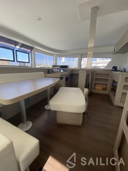 Lagoon 42 - Yacht Charter Sailica