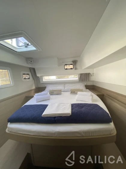 Lagoon 42 - Yacht Charter Sailica