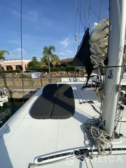 Lagoon 42 - Yacht Charter Sailica