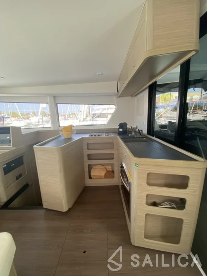 Lagoon 42 - Yacht Charter Sailica
