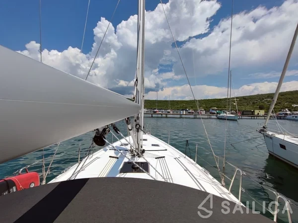 Bavaria C42 - Yacht Charter Sailica