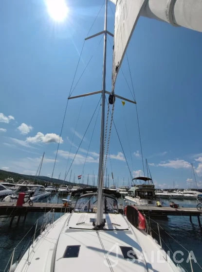 Bavaria C42 - Yacht Charter Sailica