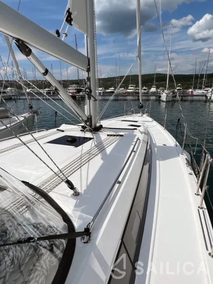 Bavaria C42 - Yacht Charter Sailica