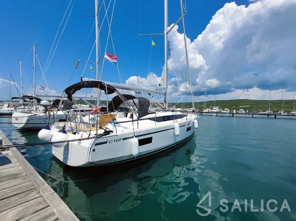 Bavaria C42 - Yacht Charter Sailica