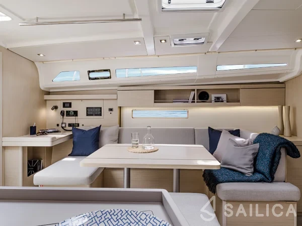 Oceanis 40.1 - Yacht Charter Sailica
