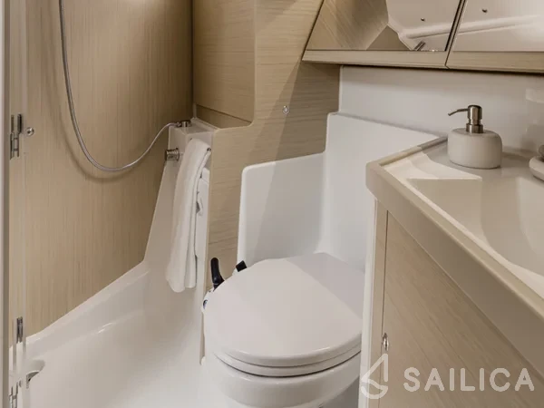 Oceanis 40.1 - Yacht Charter Sailica