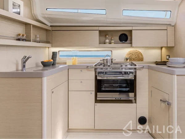 Oceanis 40.1 - Yacht Charter Sailica