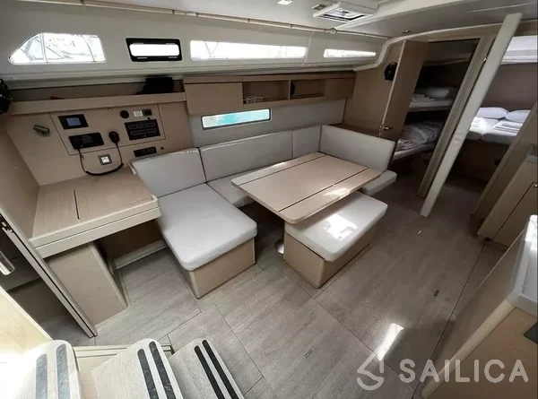 Oceanis 40.1 - Yacht Charter Sailica