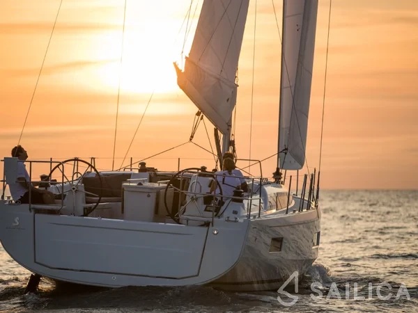 Oceanis 40.1 - Yacht Charter Sailica