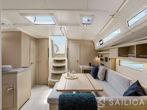 Oceanis 40.1 - Yacht Charter Sailica