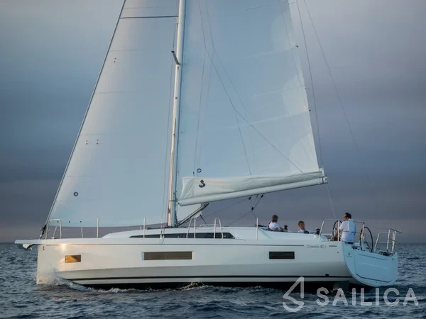 Oceanis 40.1 - Yacht Charter Sailica