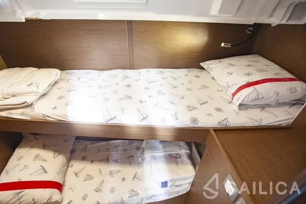 Oceanis 46.1 - Yacht Charter Sailica