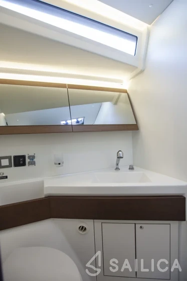 Oceanis 46.1 - Yacht Charter Sailica