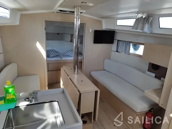 Oceanis 38.1 - Yacht Charter Sailica