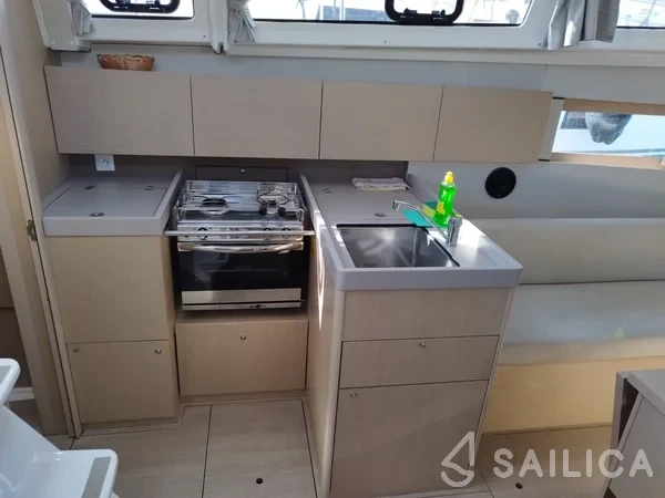 Oceanis 38.1 - Yacht Charter Sailica