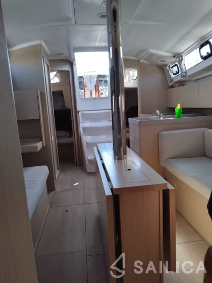 Oceanis 38.1 - Yacht Charter Sailica