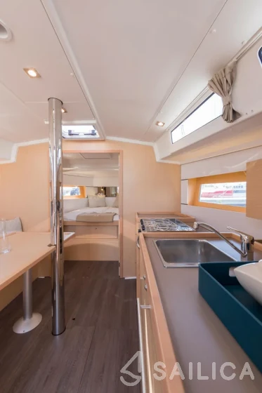 Oceanis 38.1 - Yacht Charter Sailica